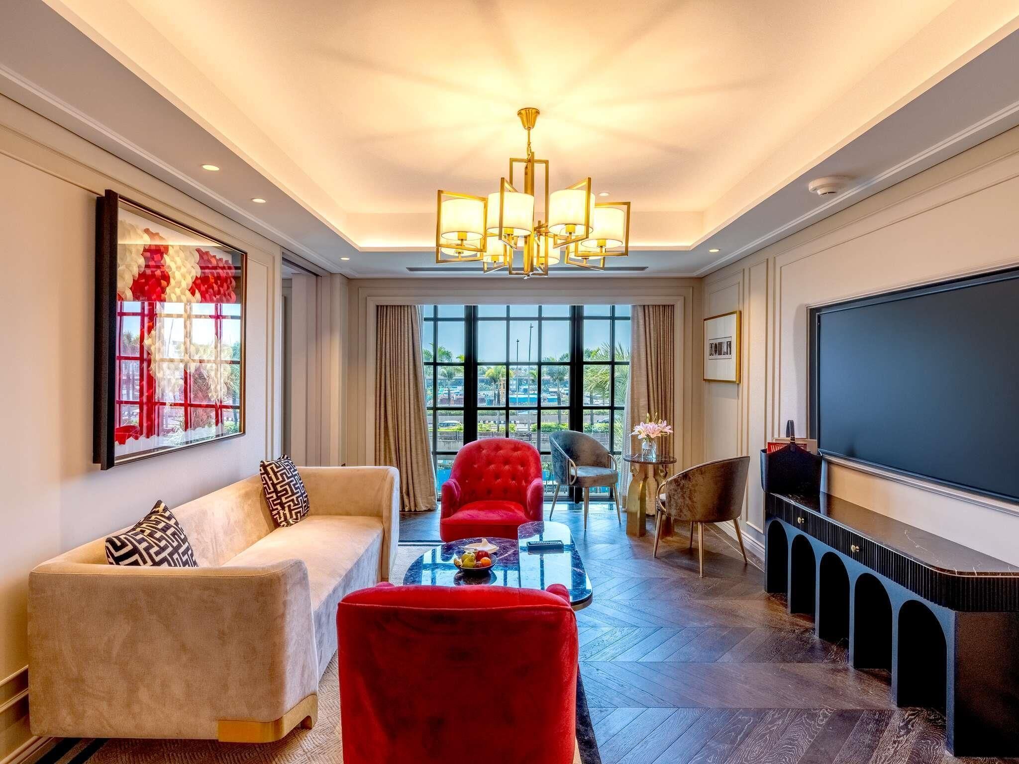 Fairmont Gold, Deluxe suite, 1 kingsize bed | Luxe beddengoed, een gratis minibar, een kluis op de kamer, een bureau