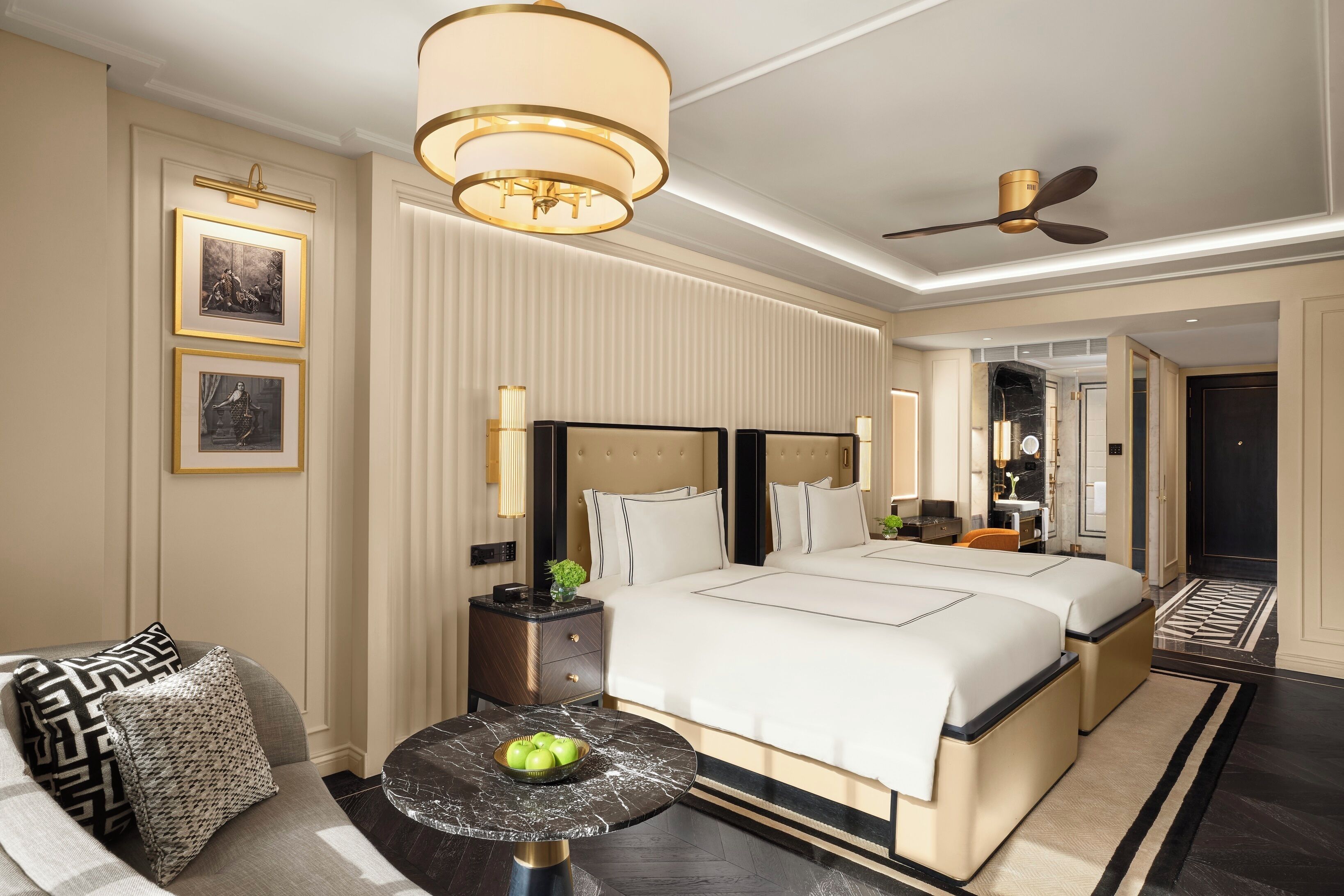 Hochwertige Bettwaren, kostenlose Minibar, Zimmersafe, Schreibtisch