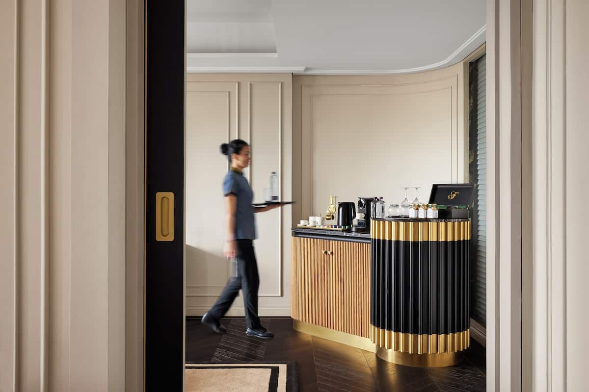 DELUXE SUITE 1 King Bed, Fairmont Gold Lounge access | Coin séjour