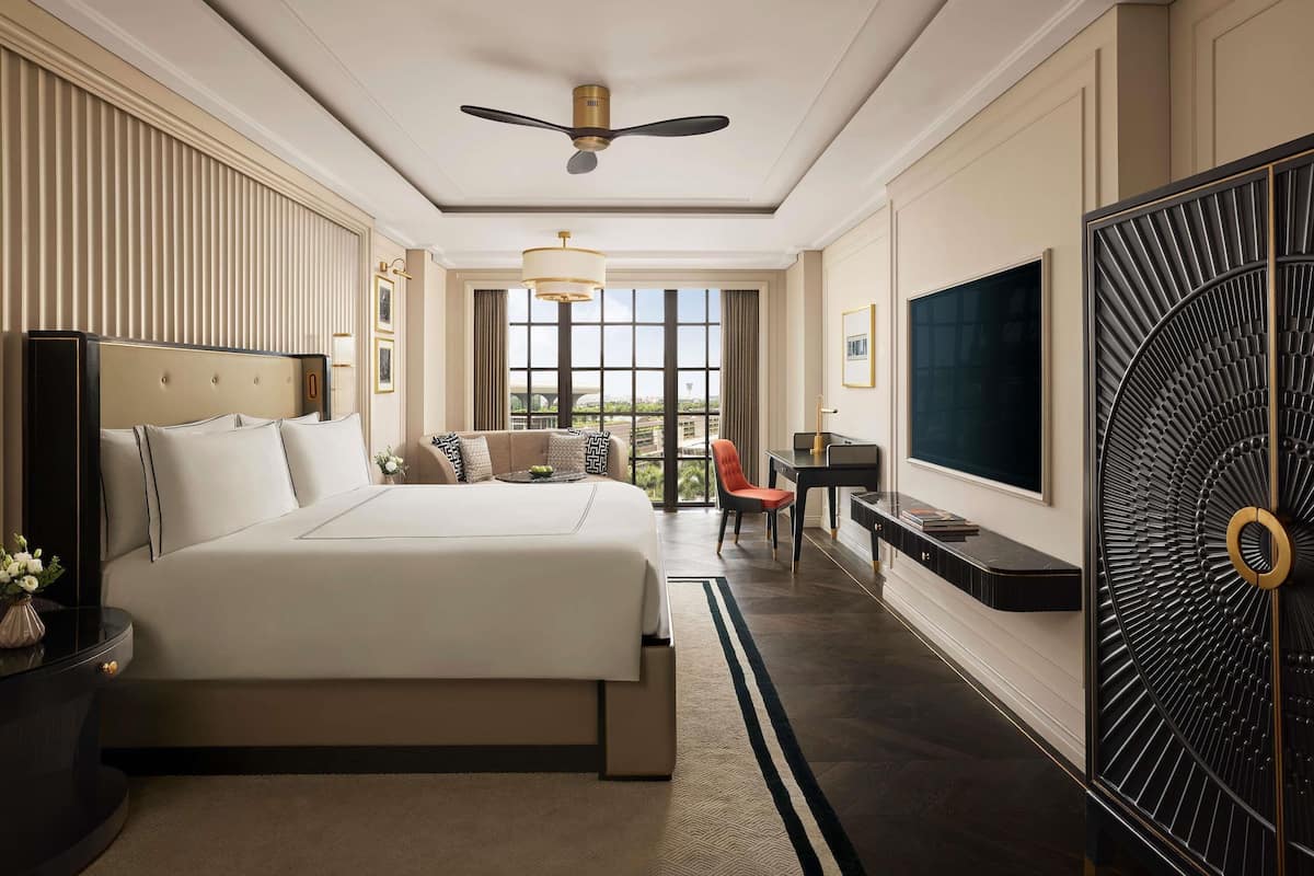 Premium bedding, free minibar, in-room safe, desk