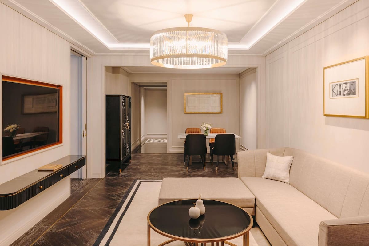 Premium bedding, free minibar, in-room safe, desk