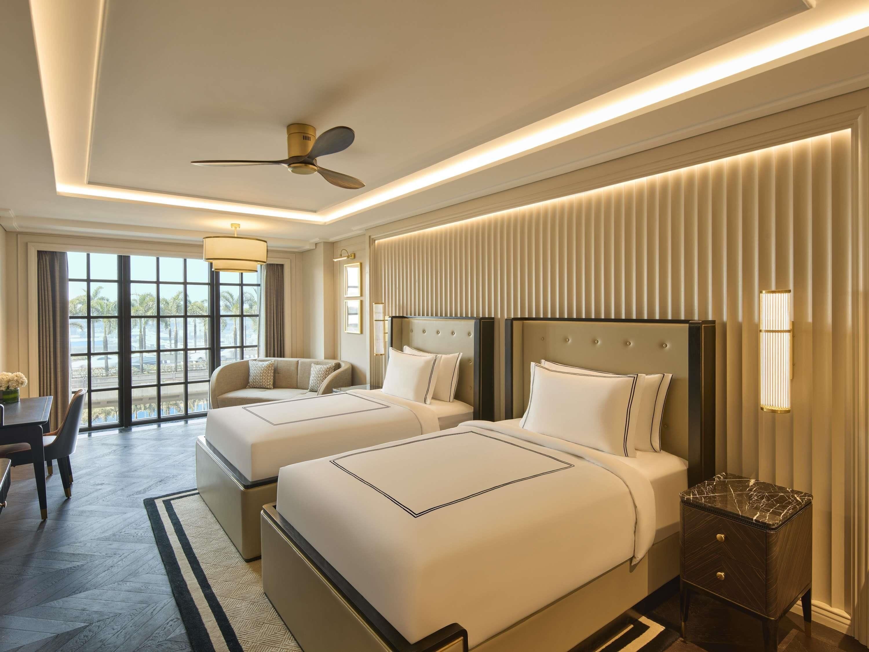 Fairmont Gold, 客房, 2 張單人床 | 高級寢具、迷你吧贈品、房內夾萬、書桌