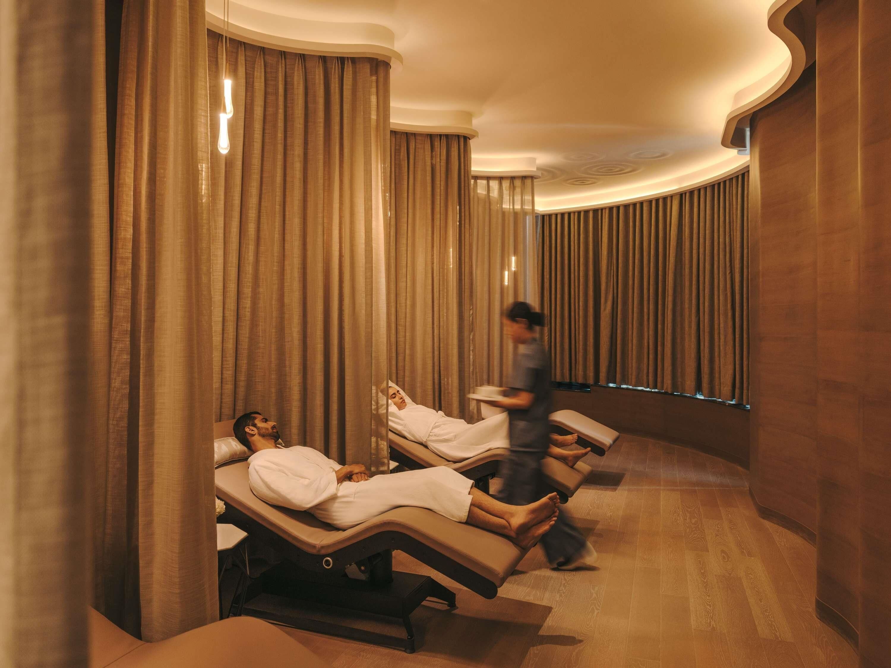 Couples treatment rooms, sauna, steam room, body treatments