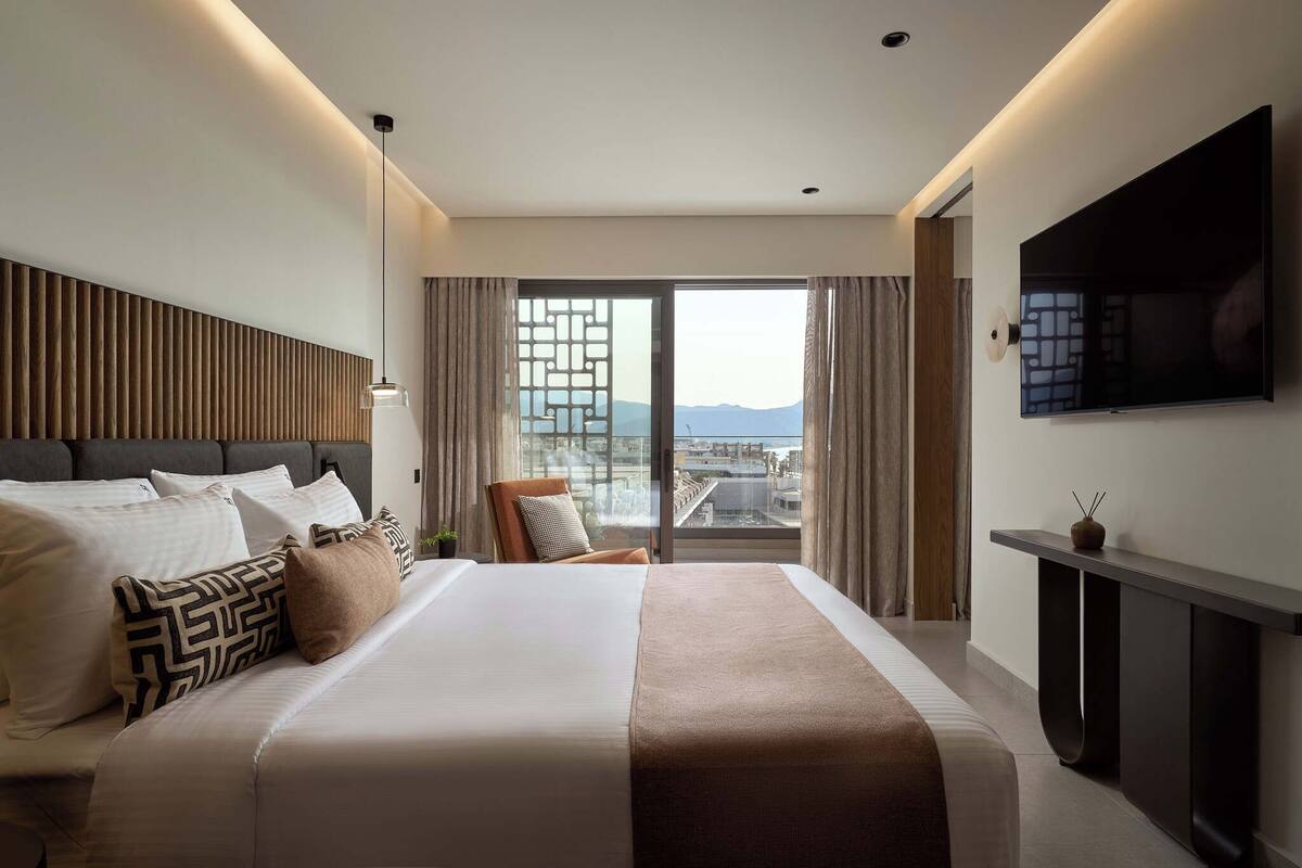 Superior Room Side Sea View | 迷你吧、房內夾萬、隔音、熨斗/熨衫板