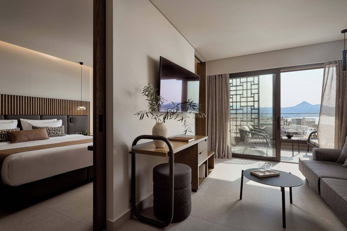 Signature Suite Panoramic Sea View | 迷你吧、房內夾萬、隔音、熨斗/熨衫板