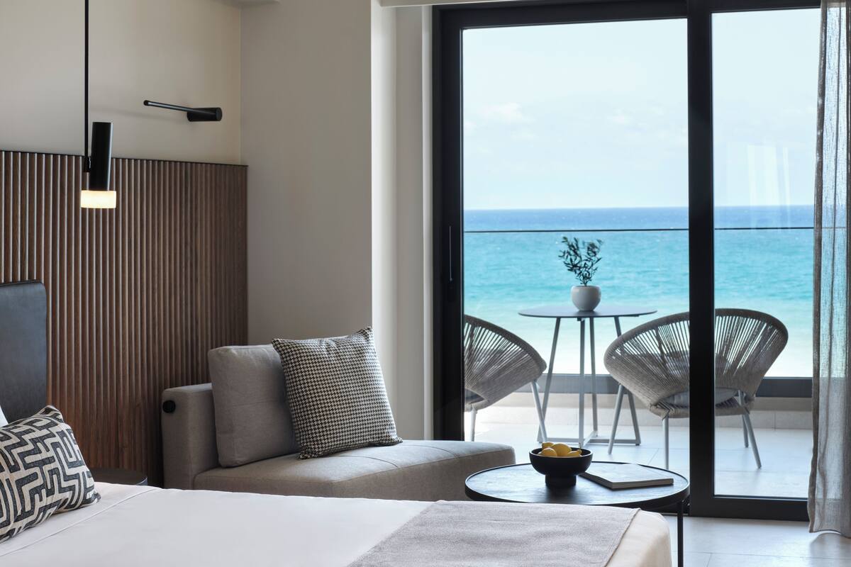 Junior Suite Panoramic Sea View | 迷你吧、房內夾萬、隔音、熨斗/熨衫板