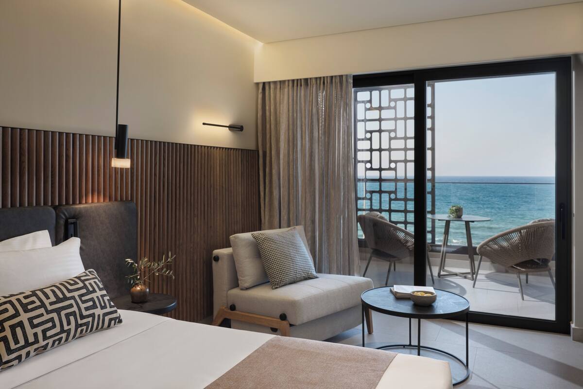 Deluxe Room Panoramic Sea View | 迷你吧、房內夾萬、隔音、熨斗/熨衫板