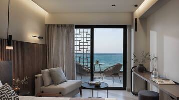 Deluxe Room Panoramic Sea View | Minibar, caja fuerte, mobiliario individual y sistema de insonorización