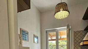 Kaffetrakter/tekoker, kjøleskap, ovn og kokeplater