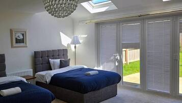 5 bedrooms, free WiFi, bed sheets