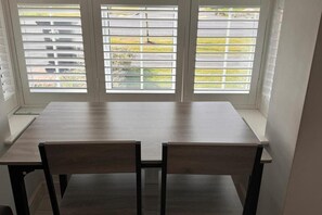 Dining - House - Sleeps 11 - Parking - Station Close (Preston)