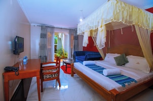 Deluxe Room | In-room safe, desk, laptop workspace, blackout drapes