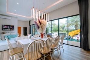 Dining - Luxurious 3-Bedroom Pool Villa Near Cha-Am Beach (Tambon Khao Yai)