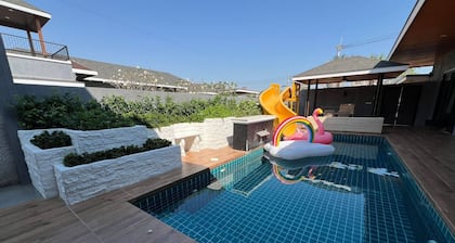 Villa avec piscine et table de billard Ă Hua Hin, 3 chambres et 3 salles de bains, prĂšs de la plage de Cha-Am