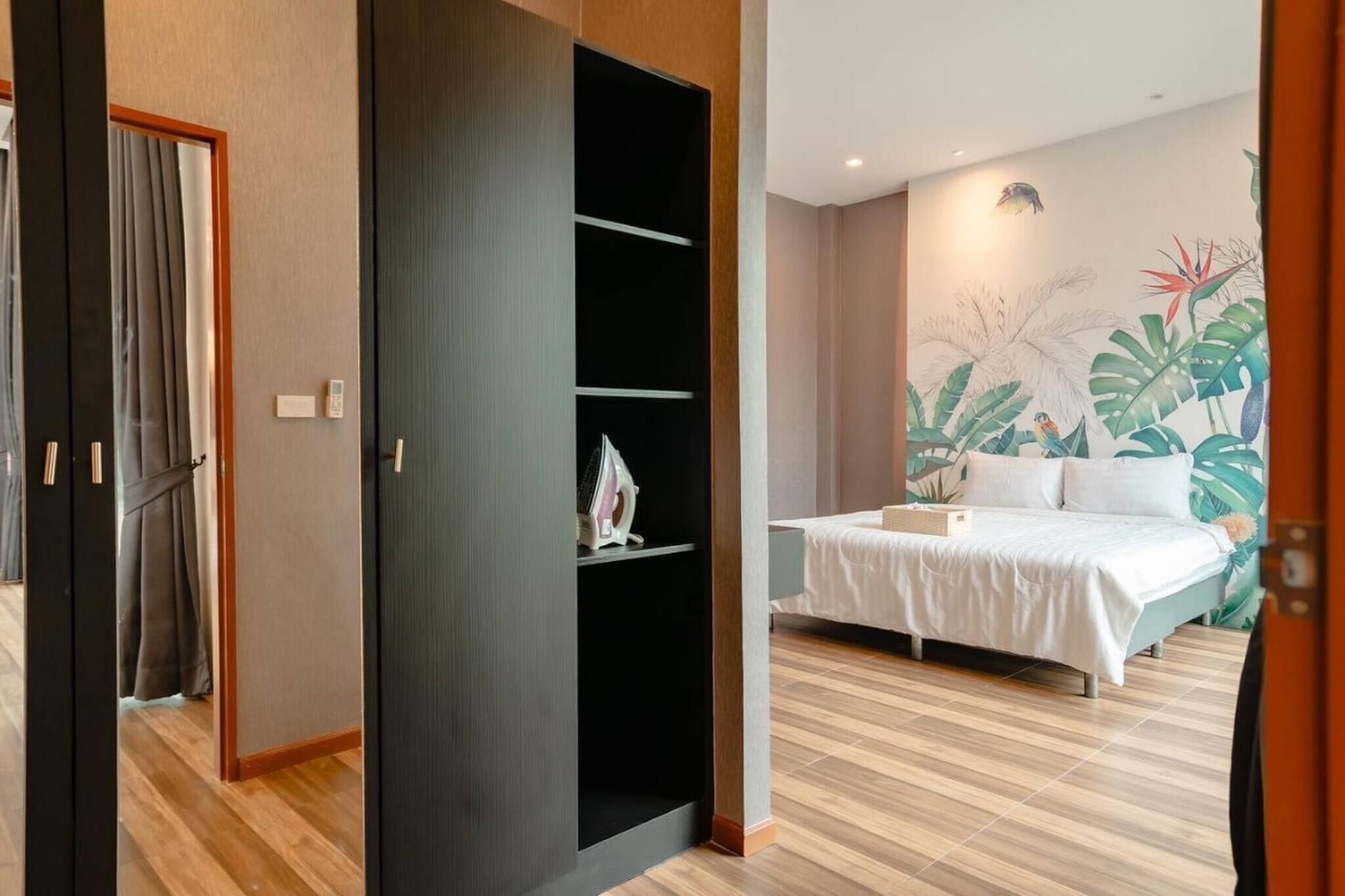 3 habitaciones, tabla de planchar con plancha, internet y ropa de cama 