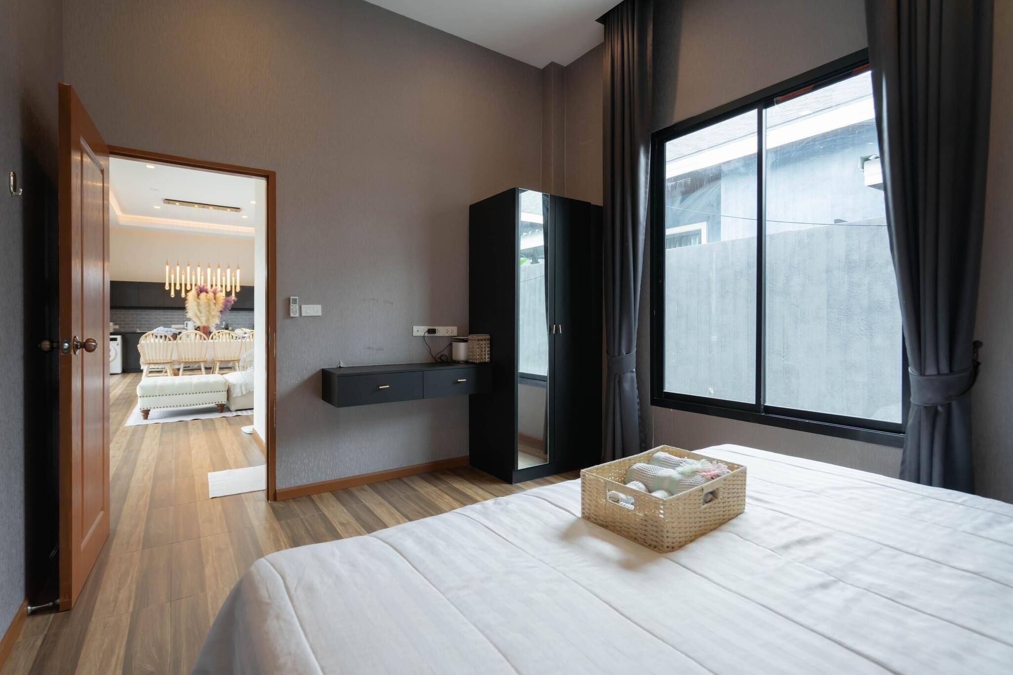 3 dormitorios, tabla de planchar con plancha, Internet y ropa de cama