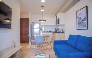 TV, offices - w* | Alluring 2BR w/ Balcony in Barranco (Barranco)