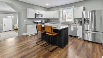 Frigorífic, microones, forn i placa de cuina