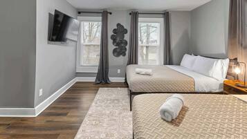 6 dormitoris, escriptori, planxa i posts de planxar i wifi