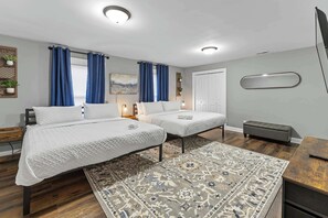 6 bedrooms, desk, iron/ironing board, WiFi