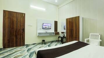 Budget Room | Free WiFi, bed sheets