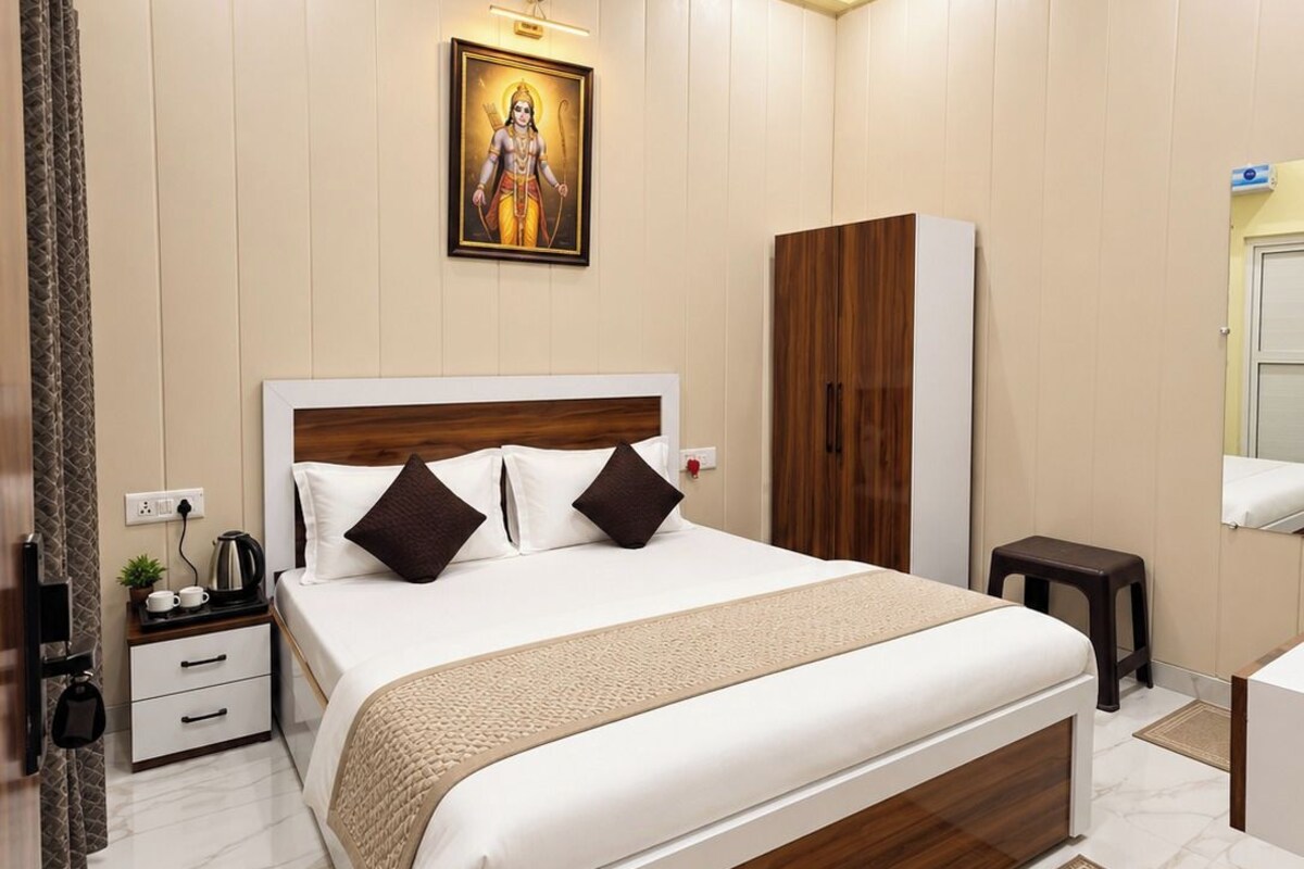 Standard Room | Desk, WiFi (free), bed sheets