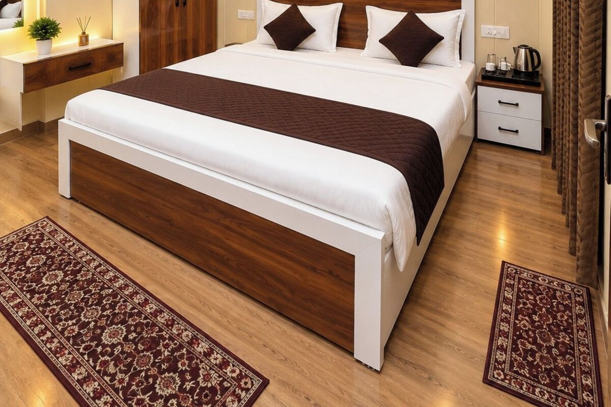 Deluxe Room | Desk, WiFi (free), bed sheets