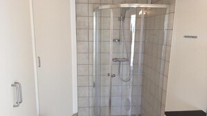 Classic Tree House, Lake View | Bathroom - Natur Suiten (Outrup)