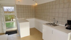 Classic Tree House, Lake View | Private kitchen - Natur Suiten (Outrup)