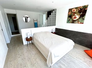 2 habitaciones, escritorio, tabla de planchar con plancha y wifi gratis 