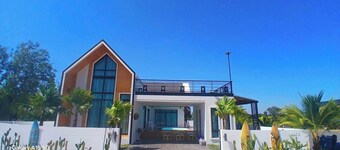 Large villa with private pool, 600m from Mae Rumphueng beach and near Koh Samet