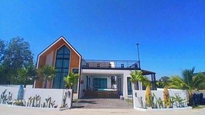 Large villa with private pool, 600m from Mae Rumphueng beach and near Koh Samet