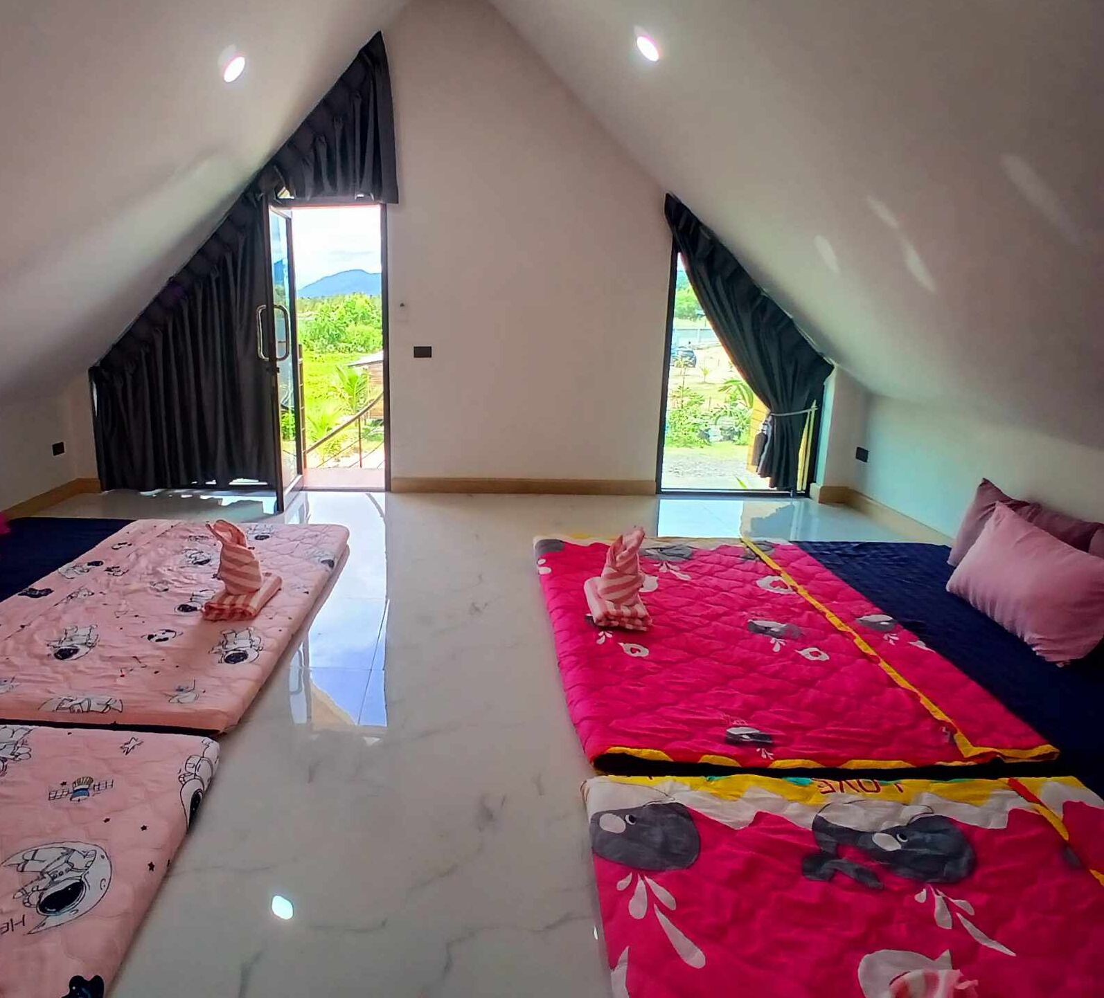 4 bedrooms, free WiFi, bed sheets