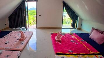 4 bedrooms, free WiFi, bed sheets