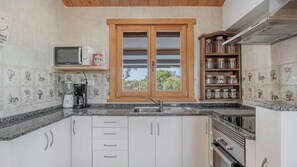 Fridge, microwave, oven, coffee/tea maker