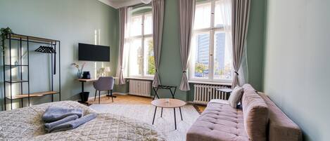 2 bedrooms, desk, travel cot, WiFi