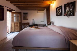 2 bedrooms, iron/ironing board, WiFi, bed sheets - Deluxe 3 level house inside Monemvasia Castle (ΜΟΝΕΜΒΑΣΙΑ)