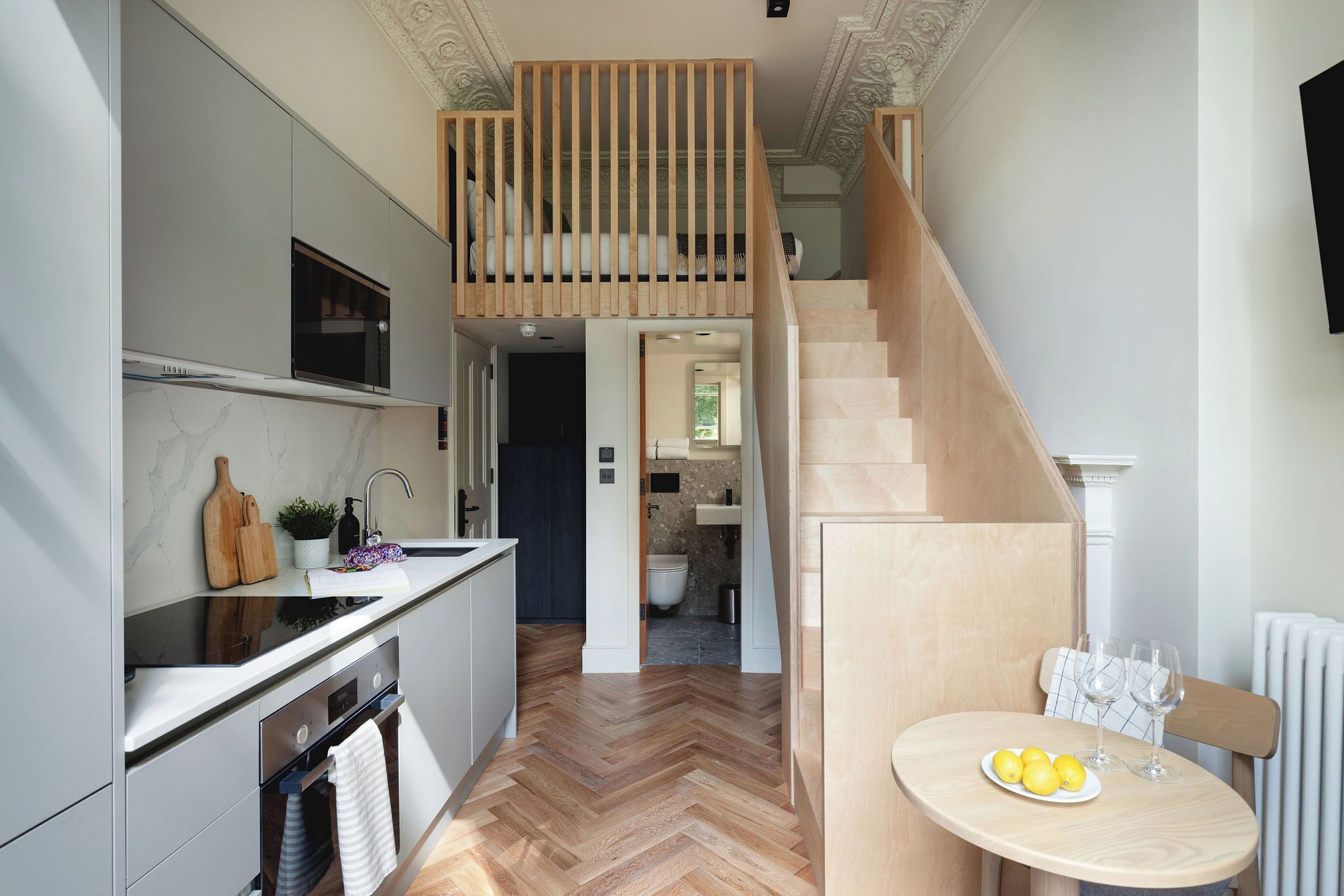Gallery Studio, Mezzanine | Iron/ironing board, free WiFi, bed sheets