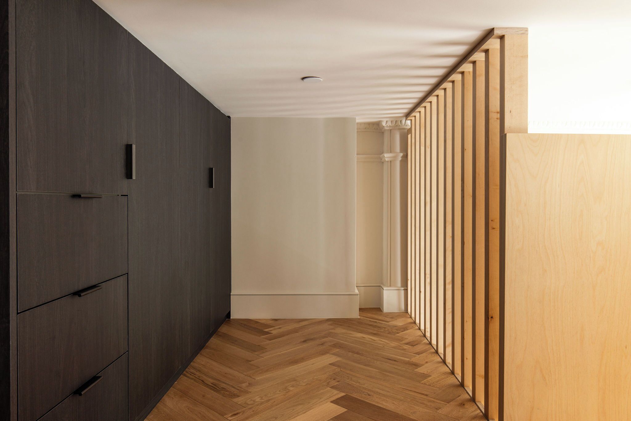 Estúdio executivo, vista para o jardim, no mezanino | Ferros/tábuas de passar roupa, Wi-Fi de cortesia