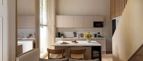 Studio Executive, quang cảnh vườn, tầng lửng | Bàn ủi/dụng cụ ủi quần áo, truy cập Internet không dây miễn phí