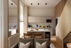 Executive Studio, Garden View, Mezzanine | Iron/ironing board, free WiFi, bed sheets - FiveM Notting Hill (London)