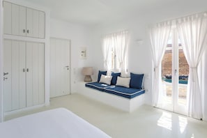 Villa, Sea View | 5 bedrooms, Egyptian cotton sheets, premium bedding, down comforters - Mv Kythnos (Kithnos)