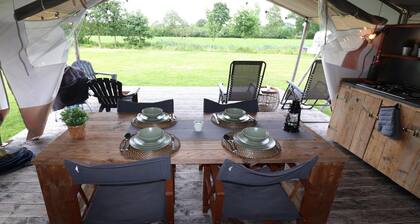 Glamping in Friesland with friends