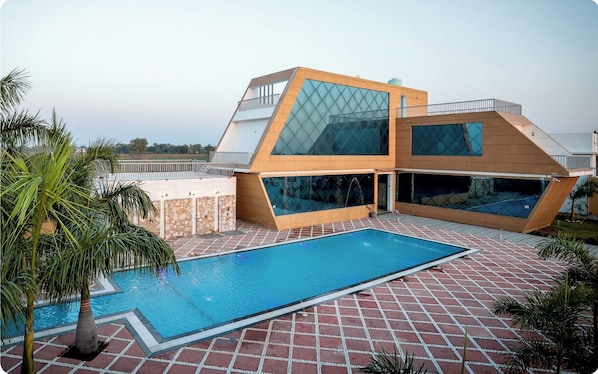 Outdoor pool - Divyaras Resort (Waghoriya)