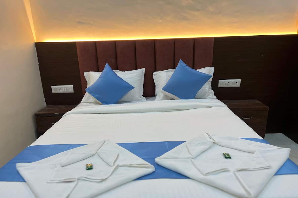 Deluxe Double Room | Desk, laptop workspace, free WiFi