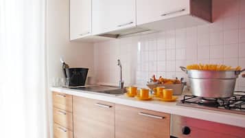 Apartment, Balkon, Gartenblick | Eigene Küche | Kühlschrank, Ofen, Herdplatte, Espressomaschine