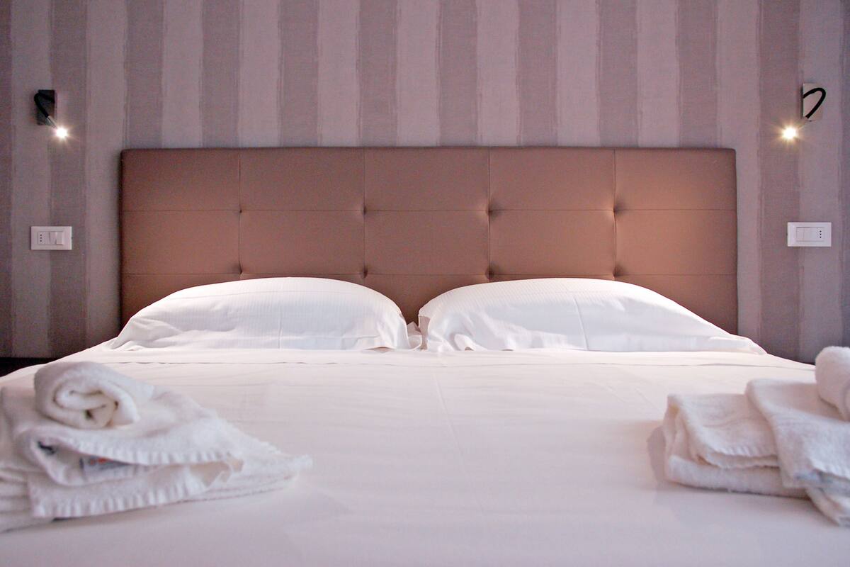 2 habitaciones, cunas y ropa de cama