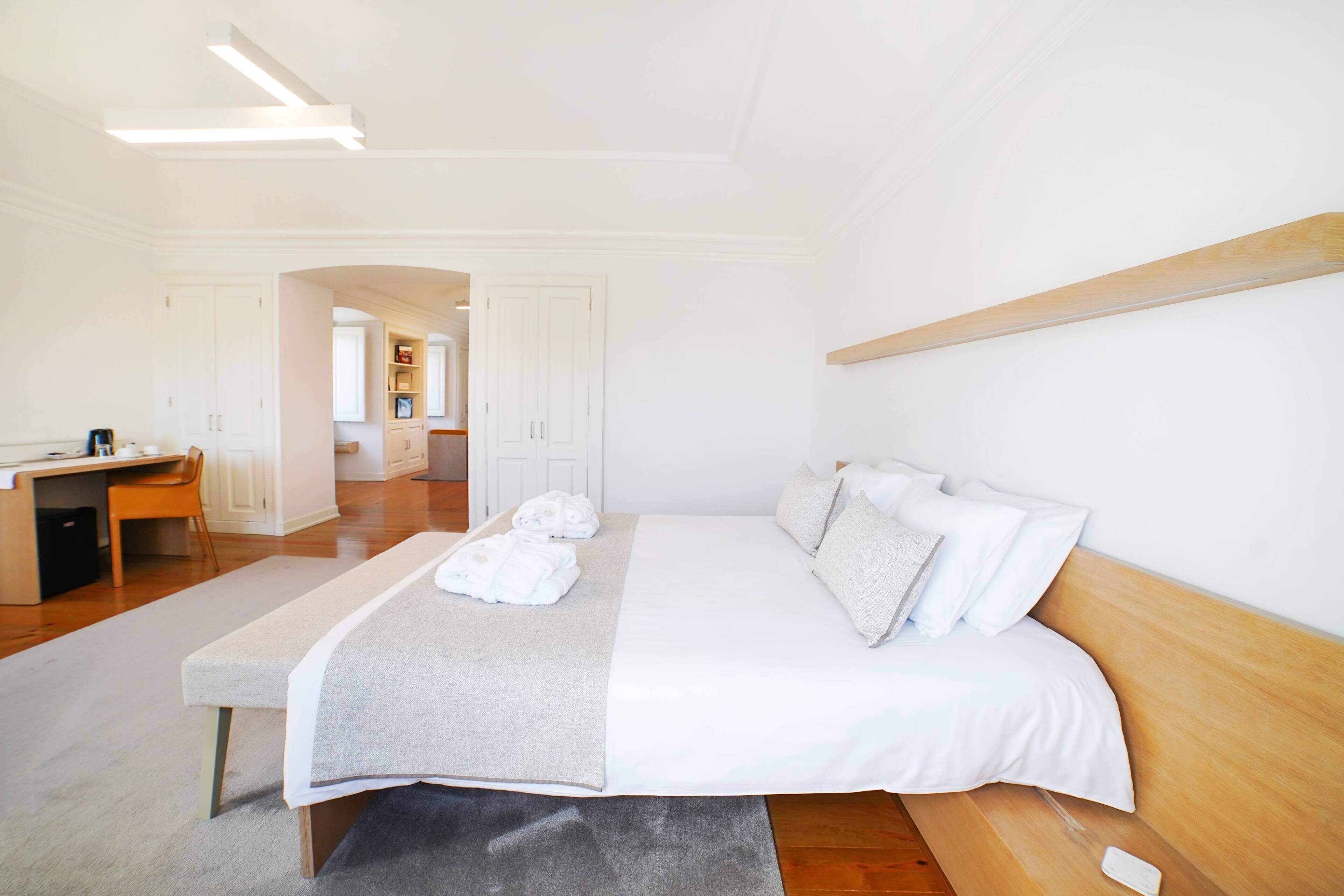 1 habitación, tabla de planchar con plancha, internet y ropa de cama 