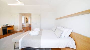 1 habitación, tabla de planchar con plancha, internet y ropa de cama