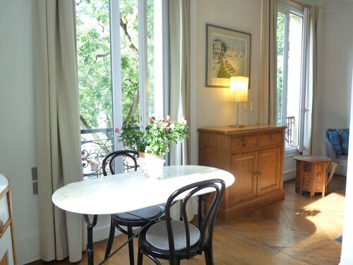Le Alesia : Classic French Apartment in Historic Montparnasse Area